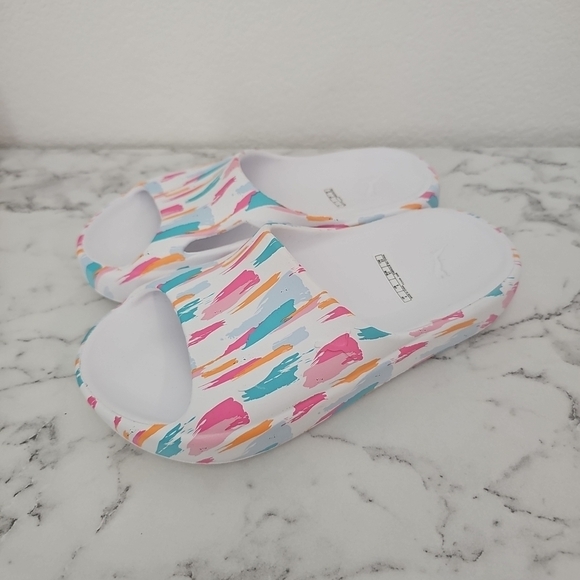 Womens Unique Puma Bright Colored Comfort Slides Size 5 New - Picture 4 of 7